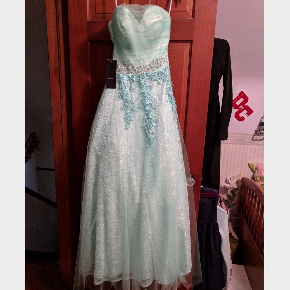 NWT Beautiful Light Blue Lace Prom Dress
